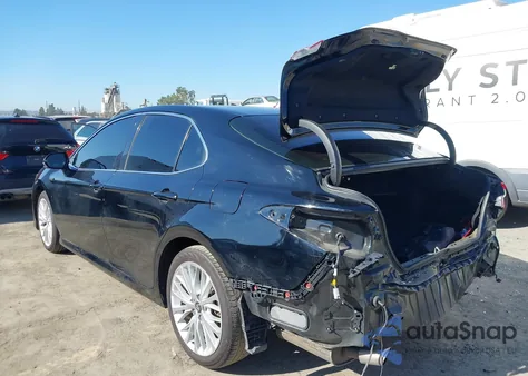 2019 Toyota Camry Hybrid Xle z USA, uszkodzony, nr VIN 4T1B21HKXKU521832